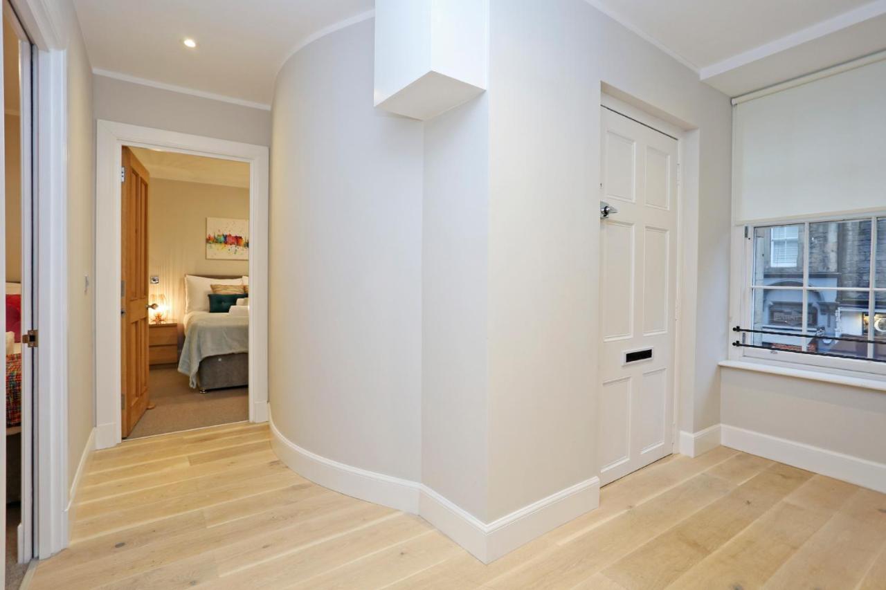 Joivy Elegant Home At The Heart Of The Royal Mile Единбург Екстериор снимка