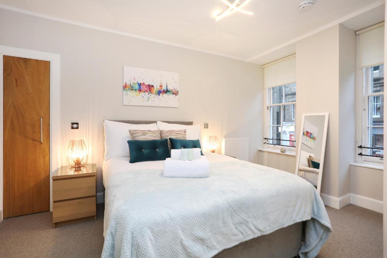 Joivy Elegant Home At The Heart Of The Royal Mile Единбург Екстериор снимка